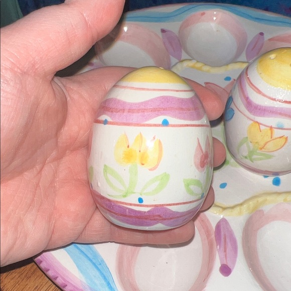 Floral Ceramic Egg Plate with Salt and Pepper Shakers - Picture 3 of 6